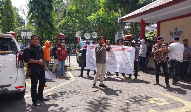 DPP LI-RI Geruduk Pengadilan Tata Usaha Negara Makassar