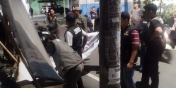 Kecamatan Ujung Pandang Bersama Satpol PP Makassar dan Bawaslu Gelar Penertiban Baliho