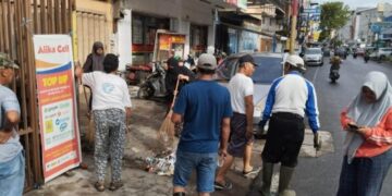Program Sabtu Bersih, Pj RT RW Kelurahan Lajangiru Kecamatan Ujung Pandang Laksanakan Kerja Bakti