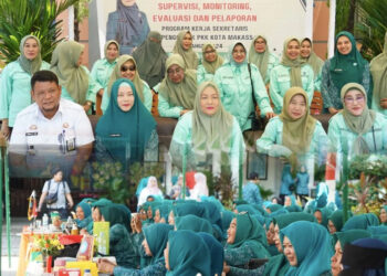 Camat Tamalate Dampingi Ketua Tim Penggerak PKK Terima Tim Supervisi dan Evaluasi Program PKK Kota Makassar di Lomba Lorong PKK Kelurahan Mangasa