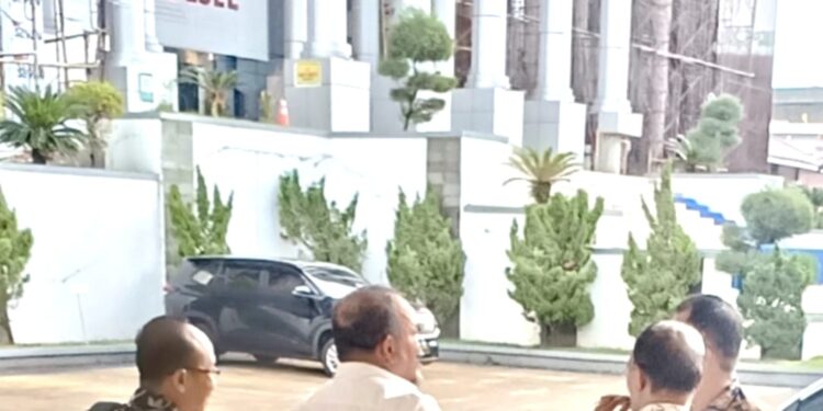 Bungkam Saat Dimintai Wawancara, Sejumlah Kadis Berusaha Menghindari Wartawan Usai Diperiksa Kejati Sulsel.