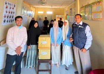 DAFI Peduli Makassar Berbagi Buku Pelajaran untuk SIT Khalifah Cendikia Mandiri Moncong Loe Maros