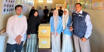 DAFI Peduli Makassar Berbagi Buku Pelajaran untuk SIT Khalifah Cendikia Mandiri Moncong Loe Maros