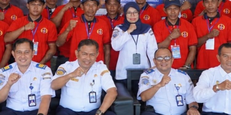 Dukung Keselamatan Pelayaran Tradisional, PIP Makassar Gelar Penyuluhan Perawatan Mesin di Kepulauan Selayar